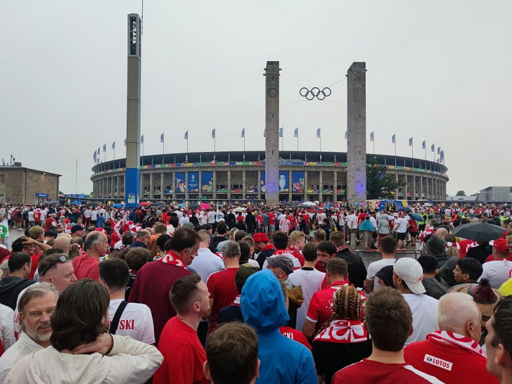 Fans am Olympiastadion