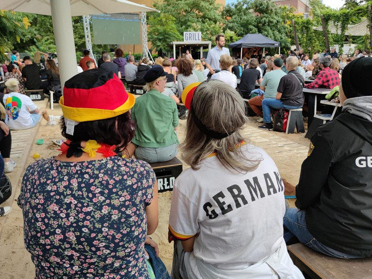 Public Viewing im Berliner Biergarten BRLO (Archiv)