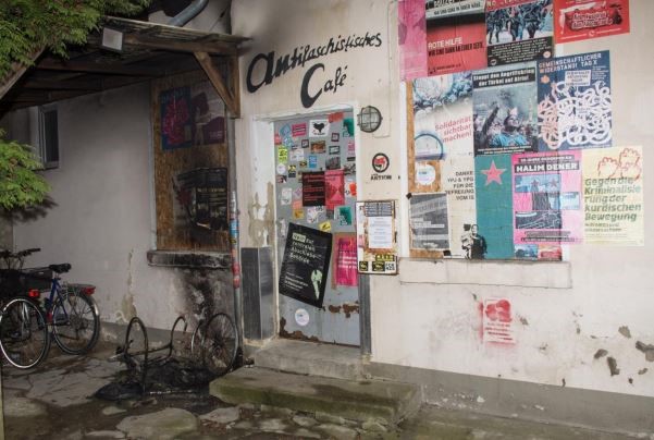 Das Antifa-Cafe in der Eichtalstraße. Hier kam es zum Brandanschlag.