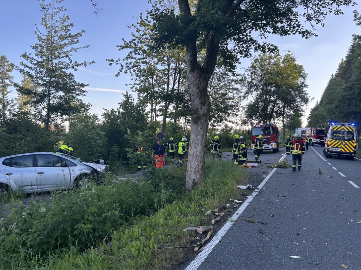 Auf der Bundesstraße 27 zwischen Braunlage und Elend kam es Dienstagabend zu einem schweren Unfall.