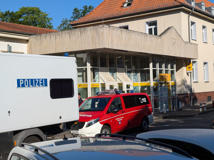 In Wolfenbüttel wurde der Geldautomat der Postbank gesprengt. 