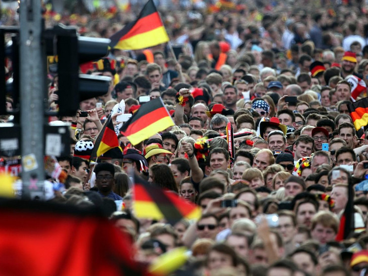 Fußballfans der Deutschen Fußball-Nationalmannschaft (Archiv)