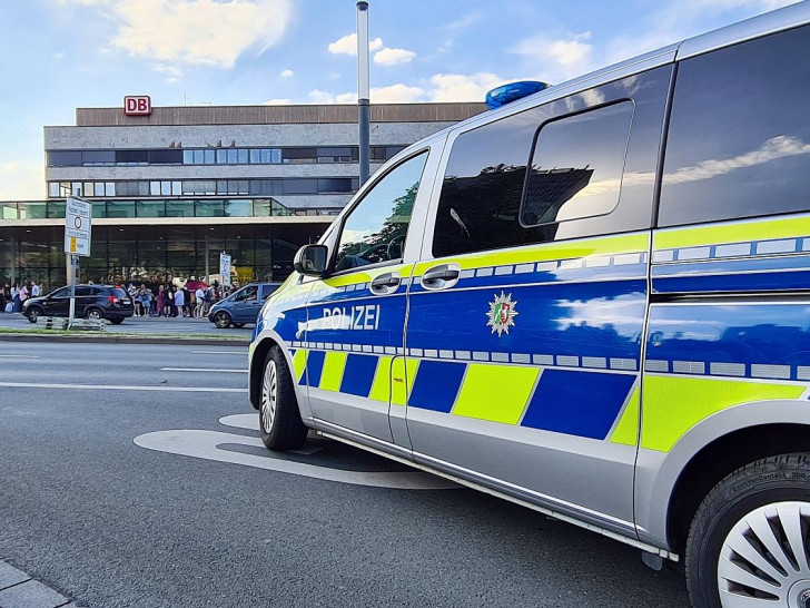 Polizei vor Essener Hauptbahnhof am 28.06.2024