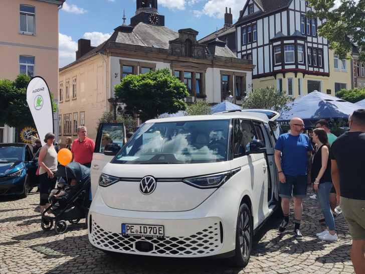 Vom Marktplatz bis zur City-Galerie verwandelt sich Peines Innenstadt in eine lebendige Ausstellung zu Mobilitätsthemen.