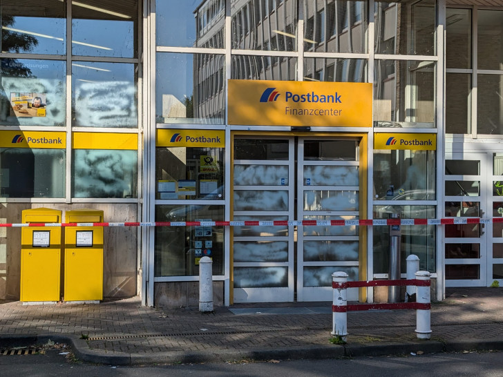 In Wolfenbüttel wurde der Geldautomat der Postbank gesprengt. 