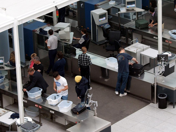 Sicherheitskontrolle am Flughafen