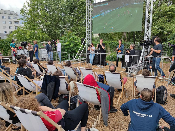 Public Viewing im Berliner Biergarten BRLO (Archiv)