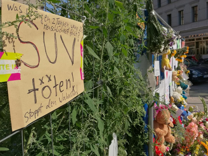 Unglückstelle nach SUV-Unfall mit 4 Toten (Archiv)