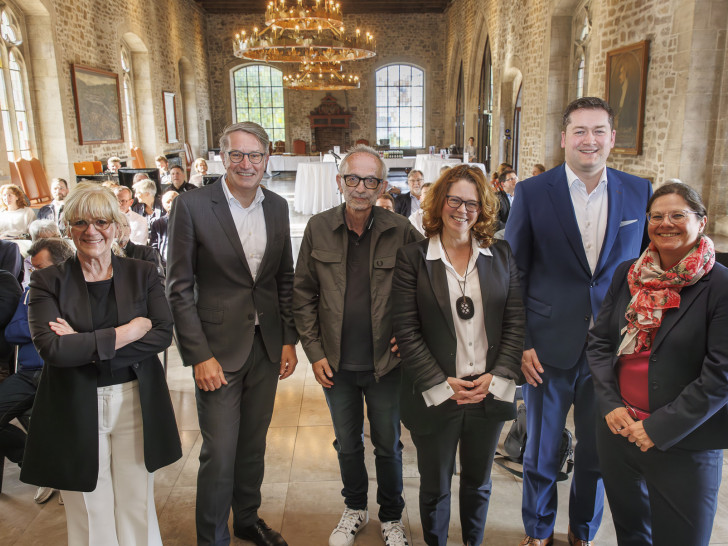 Kultur- und Wissenschaftsdezernentin Prof. Dr. Anja Hesse, Wirtschaftsdezernent Gerold Leppa, Friedhelm Kranz, Dozent an der Hochschule für Bildende Künste, Natascha Wessling, Geschäftsführerin der Hochbausparte der Struktur-Förderung Braunschweig GmbH, Oberbürgermeister Dr. Thorsten Kornblum und Sozialdezernentin Dr. Christina Rentzsch begrüßten rund 50 Gäste zum 9. Dialogforum (v. li.).