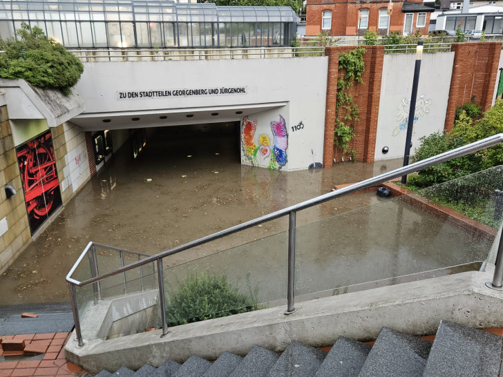 Am Sonntag sorgte das Unwetter für überflutete Straßen.