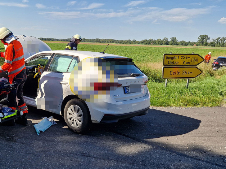 Der Rettungsdienst musste mit drei Fahrzeugen anrücken.