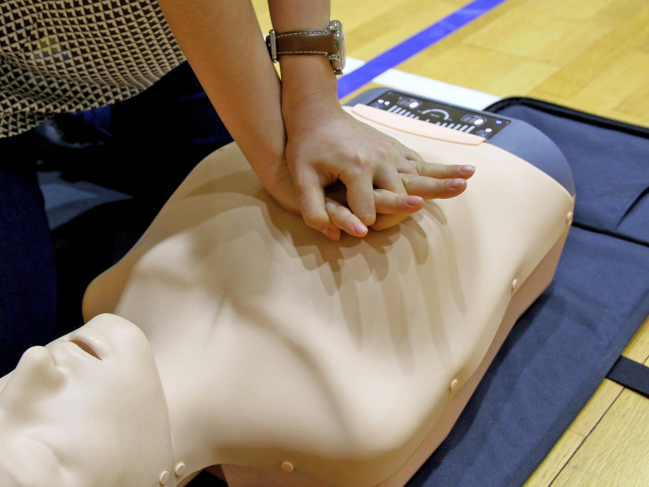 Erstmals lädt das Team des Klinikums im Rahmen des „Heartstart Days“ zu einem kostenlosen Erste Hilfe-Training ein.