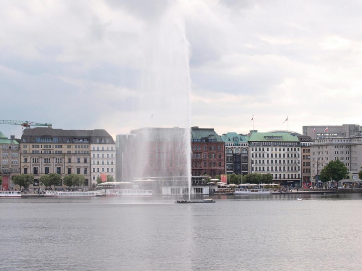 Fontäne an der Binnenalster in Hamburg (Archiv)