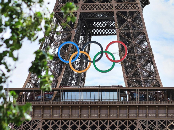 Eiffelturm mit Olympischen Ringen (Archiv)