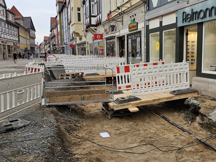 Schon am Freitagnachmittag war vom Brunnen nichts mehr zu sehen.