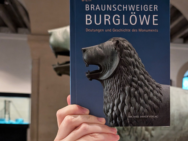 „Der Braunschweiger Burglöwe“ bietet einen Gesamtüberblick über das weltweit bekannte und identitätsstiftende Symbol der Löwenstadt. 