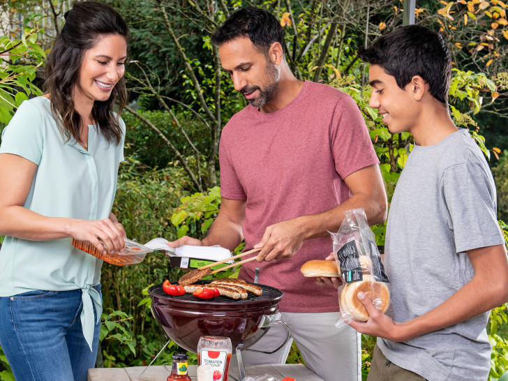 Nach dem Grillen: Verpackungen richtig entsorgen - Klima und Ressourcen schonen. 