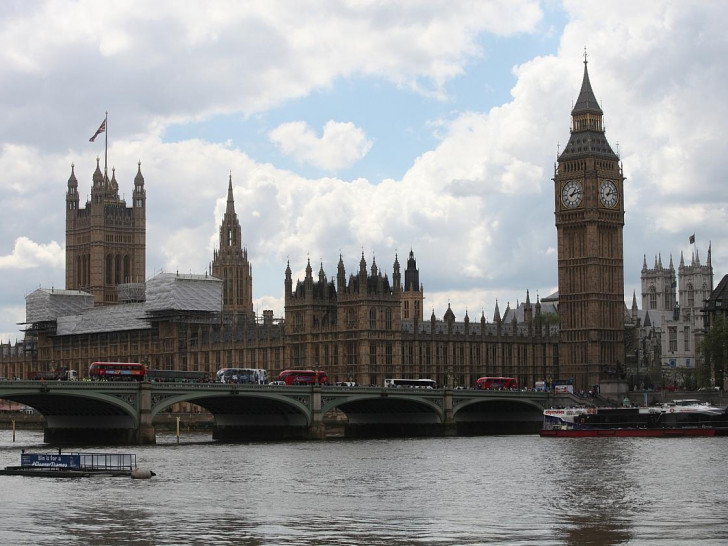 Houses of Parliament mit Big Ben (Archiv)