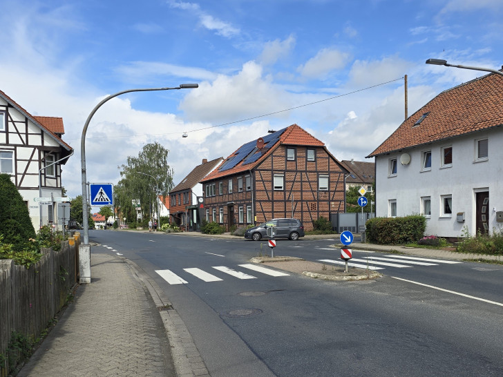 Bisher gebe es keine gesonderte Streckenführung für Radfahrer und nur schmale Gehwege in der Gemeinde Sickte, so die Grünen.