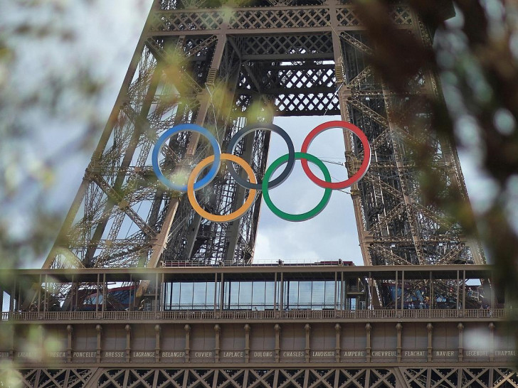 Eiffelturm mit Olympischen Ringen (Archiv)