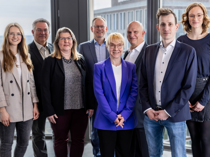 Das Team der BRAWO GE Consulting GmbH, ehemals Seymour Energy GmbH, um Geschäftsführer Dirk Tiemann (2. v. l.) und Ivo Grünhagen (3. v. r.).
