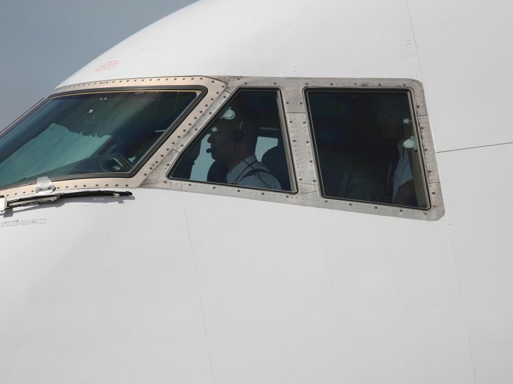 Piloten im Cockpit (Archiv)