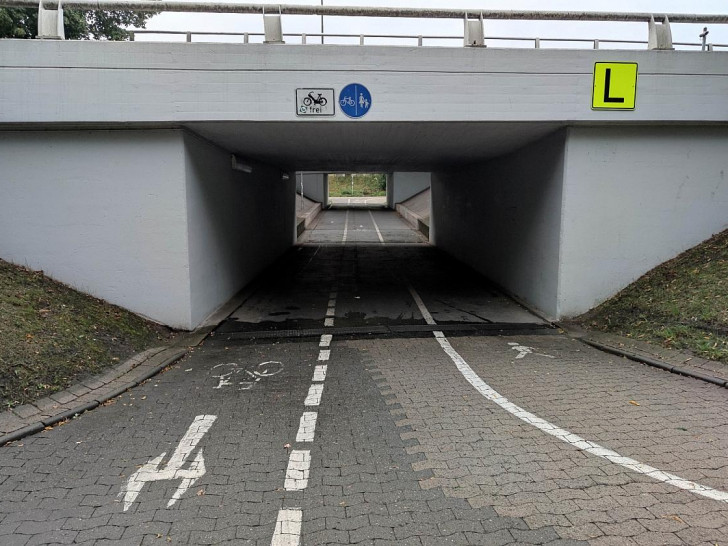 Fahrrad- und Fußgängerweg in einer Unterführung (Archiv)