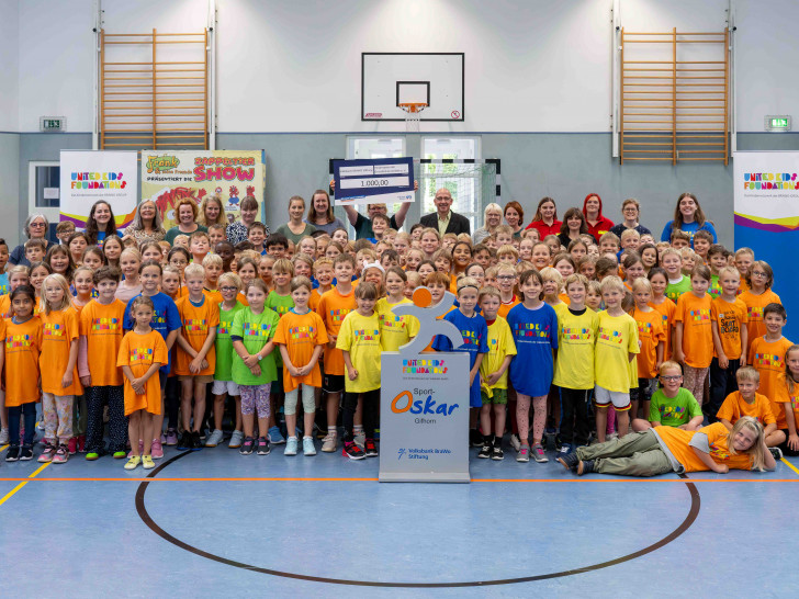 „Volksbank BRAWO_Sport-Oskar-Gifhorn.jpg“: Alle Schülerinnen und Schüler der Grundschule Jembke wurden vom großen Sport-Oskar-Fest motiviert. 