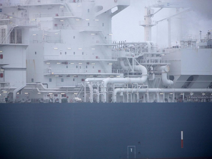 Schwimmendes LNG-Terminal in Wilhelmshaven (Archiv)