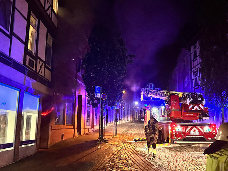 Die Flammen schlugen aus dem Gebäude.