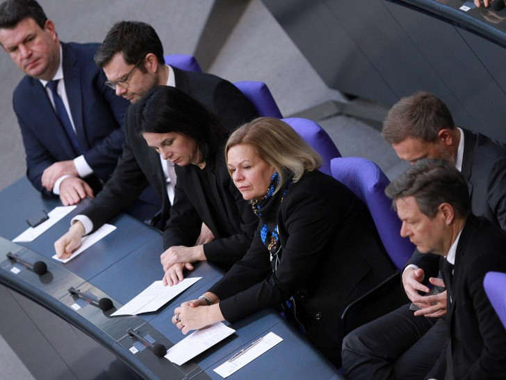 Minister im Bundestag (Archiv)