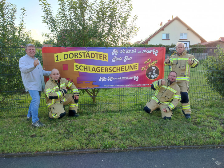 v.l.: Carsten Voigt (1. Vorsitzender – Männerturnverein Dorstadt), David Formella (Ortsbrandmeister Freiwillige Feuerwehr Dorstadt), Matthias Voß und Dr. Andreas Bock (1. Vorsitzender – Förderverein Freiwillige Feuerwehr Dorstadt).