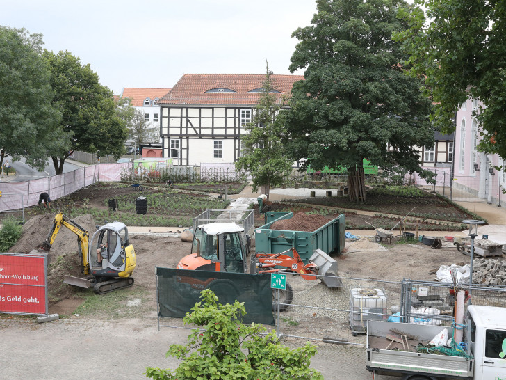 Der Kirchgarten nimmt langsam Gestalt an.