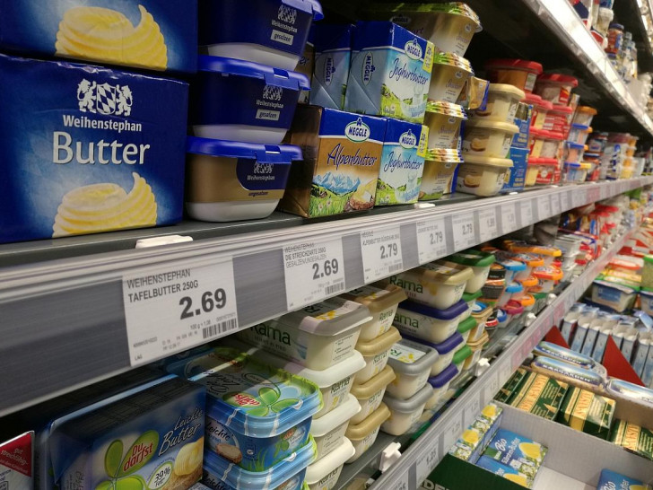 Butter in einem Supermarkt (Archiv)