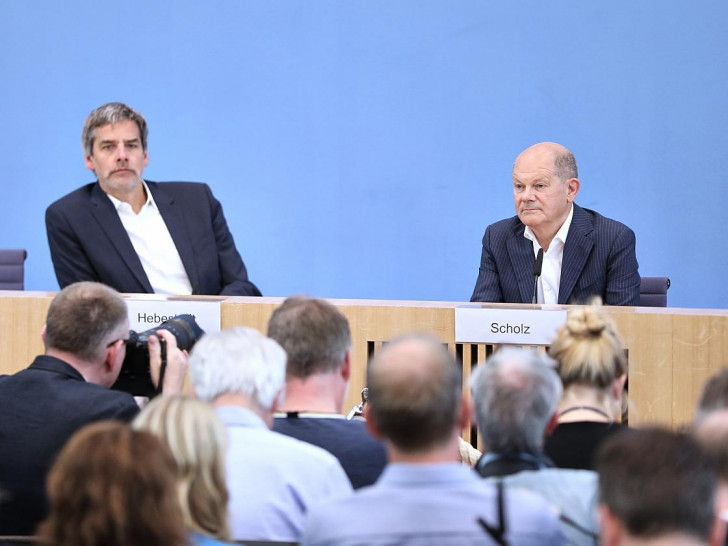 Steffen Hebestreit und Olaf Scholz (Archiv)