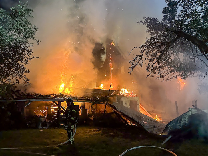 Die Häuser standen in Vollbrand.