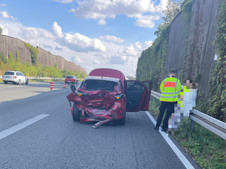 Das Auto wurde erheblich beschädigt.