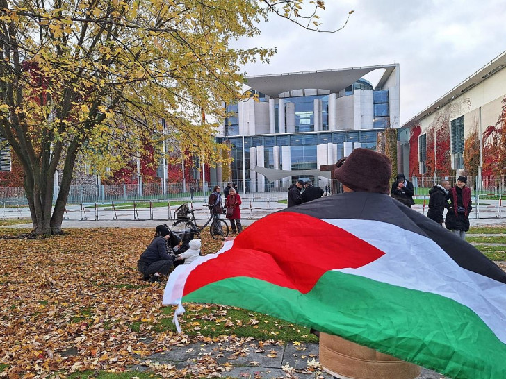 Pro-Palästinenser-Protest vor dem Kanzleramt (Archiv)