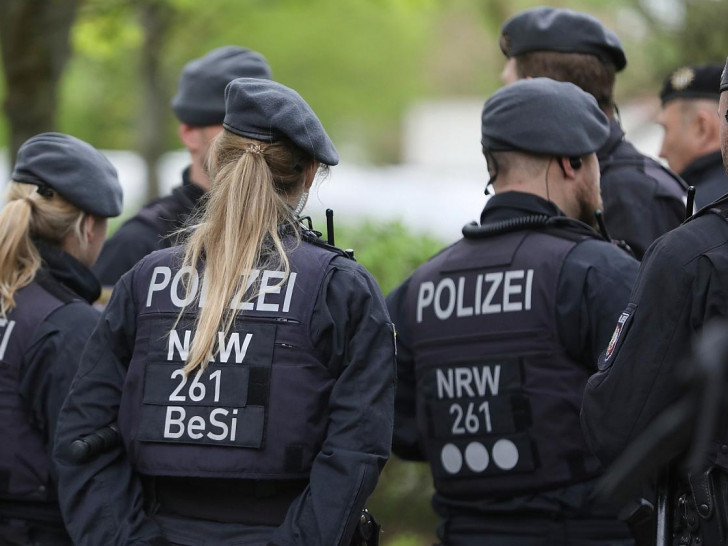 Polizisten (Symbolfoto)