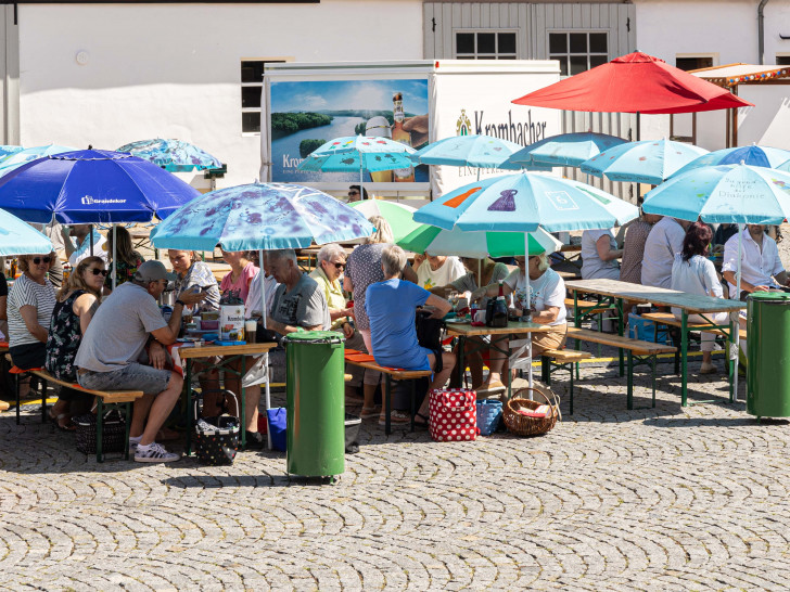 Zum Abschluss des Kultursommers hatte die Bürgerstiftung wieder zum jährlichen Benefiz-Stadtfrühstück im Hof von Schloss Salder eingeladen