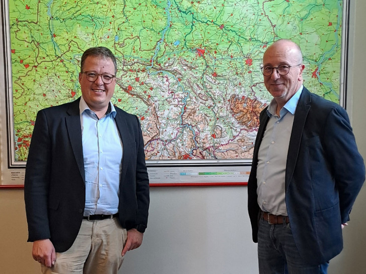 Jan Schröder (links) mit dem künstlerischen Geschäftsführer der Landesmusikakademie Markus Lüdke (rechts).