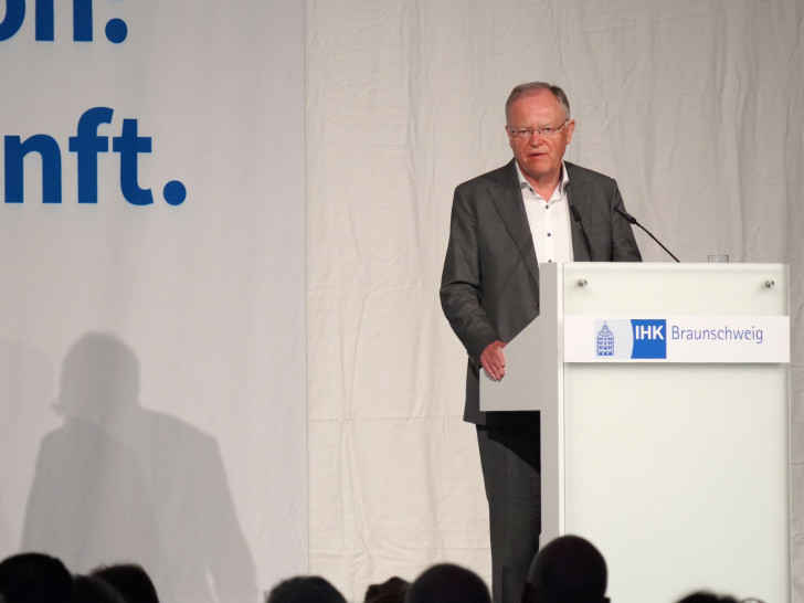 Ministerpräsident Stephan Weil beim IHK-Sommerempfang in Cremlingen.