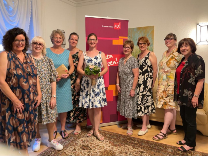 Marion Övermöhle-Mühlbach, Monika Orlinski, Ingrid Pahlmann MdB, Inga Cramm, Sabine Plew, Bärbel Oberg, Ute Hansen, Sabine Scholz-Howind und Renate Rehnelt (v. li.).