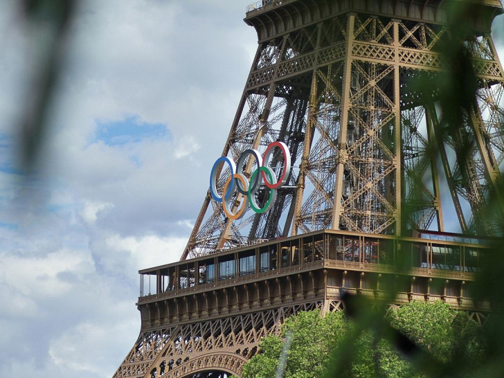 Eiffelturm mit Olympischen Ringen (Archiv)