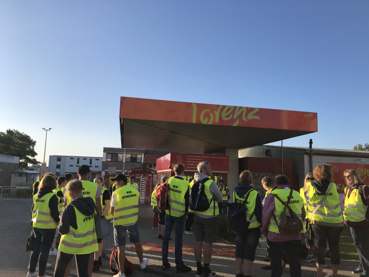 Warnstreik bei Lorenz Bahlsen in Hankensbüttel Mitte Juni, hier Früh- und Nachtschicht der Produktion.