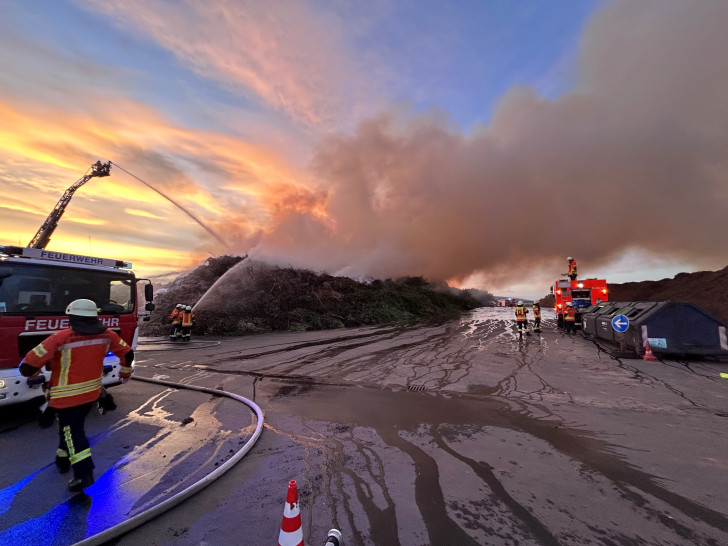 Am Mittwoch kam es zu einem Brand im Abfallentsorgungszentrum Watenbüttel.