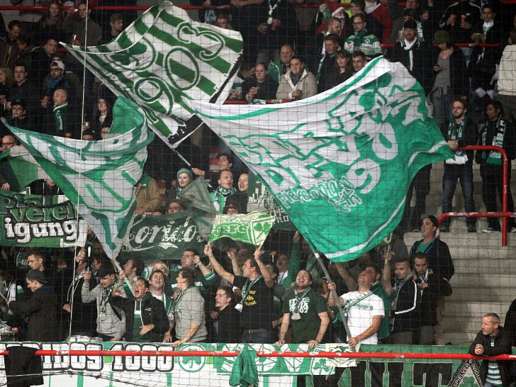 Fans von Greuther Fürth (Archiv)