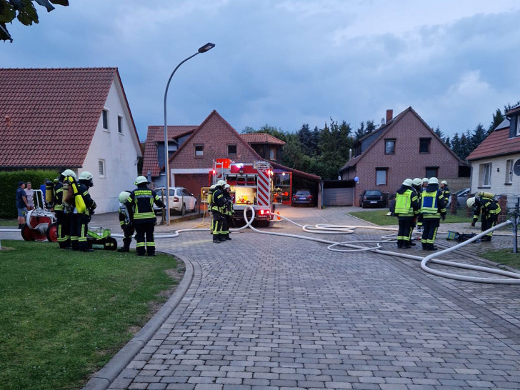 Die Feuerwehr rückte an, um den Brand zu löschen.