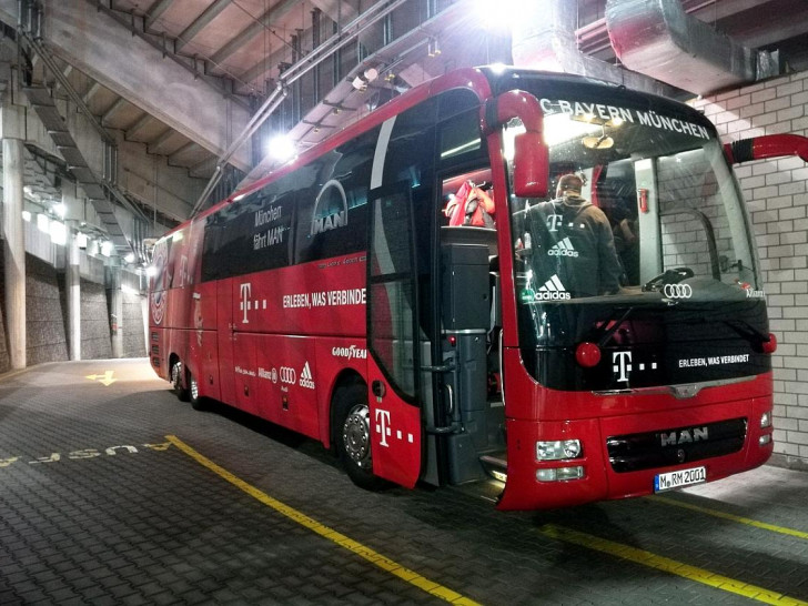 Mannschaftsbus des FC Bayern (Archiv)