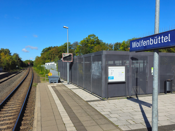 Das Fahrradparkhaus am Bahnhof Wolfenbüttel. (Archivbild)